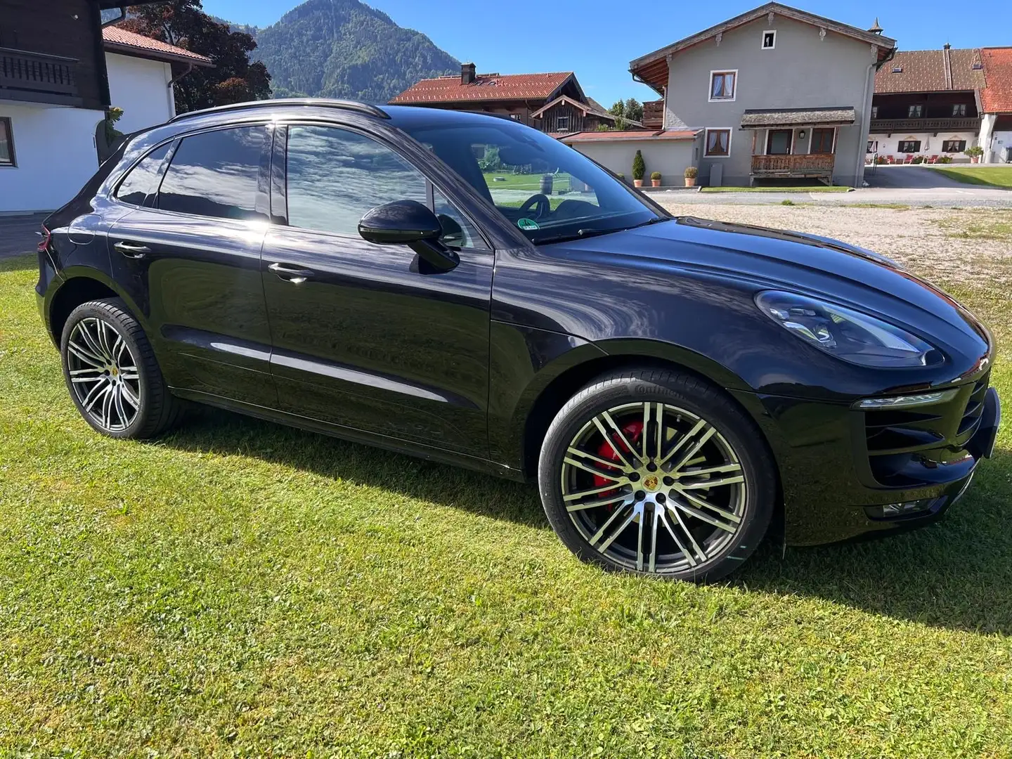 Porsche Macan GTS schwarz/rote Nähte (Service NEU!) - 1