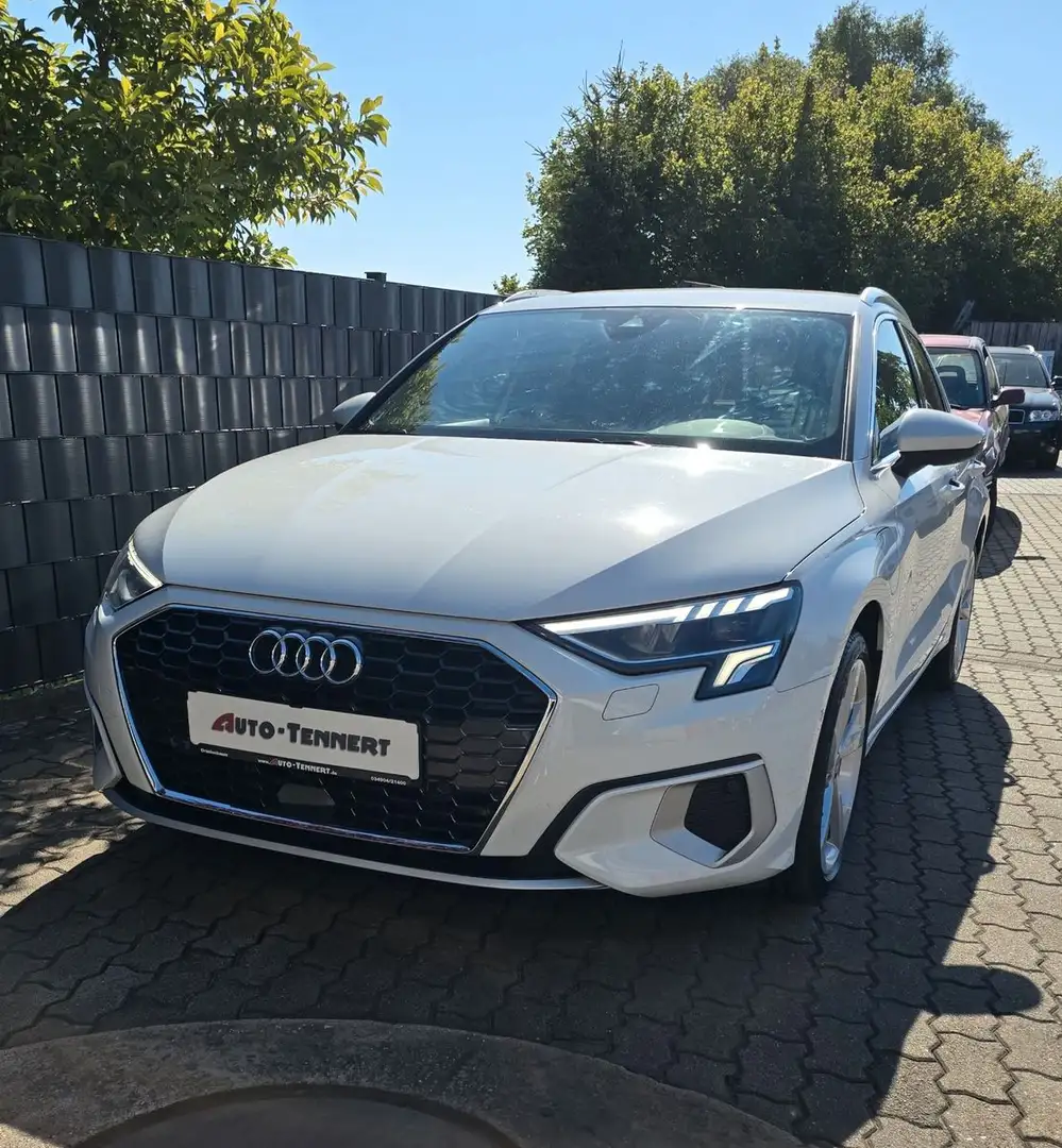 Audi A3 Sportback 40 TFSI e* Sitzh*AHK*Klima*Temp Weiß - 2