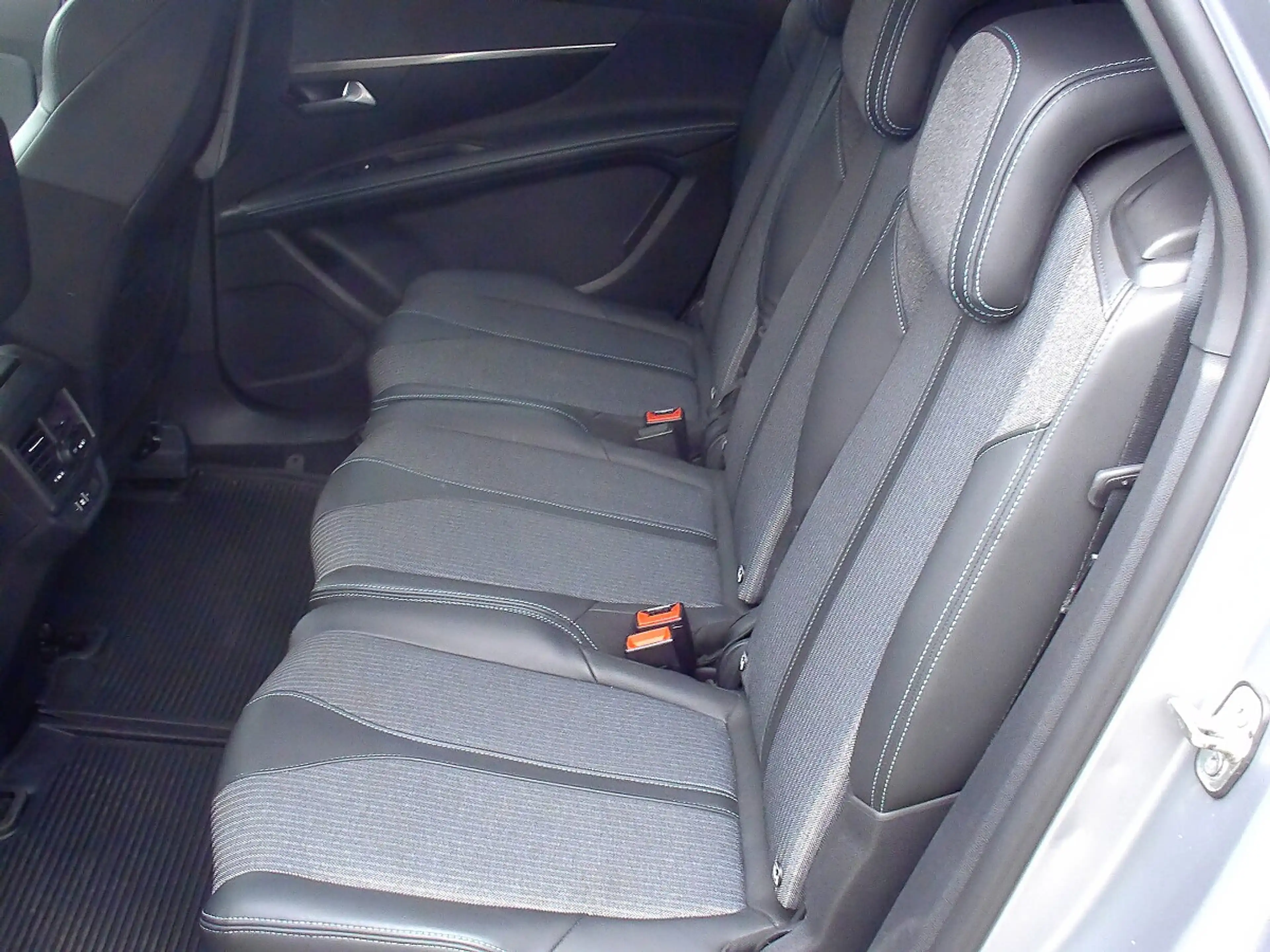 Peugeot 5008 BlueHDI 130 6-Gang-Manuell Allure Pack AHK — photo 11