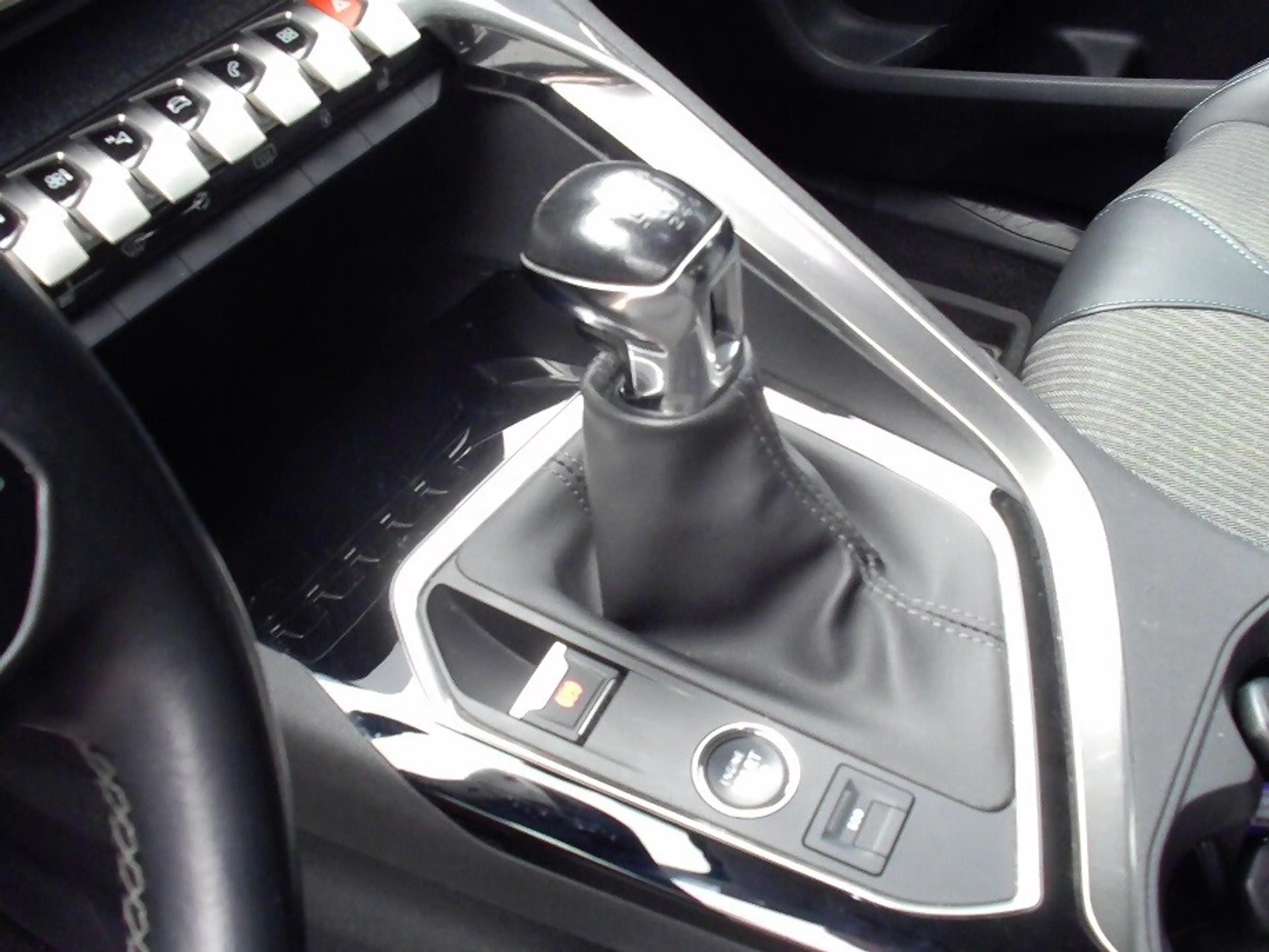 Peugeot 5008 BlueHDI 130 6-Gang-Manuell Allure Pack AHK — photo 10