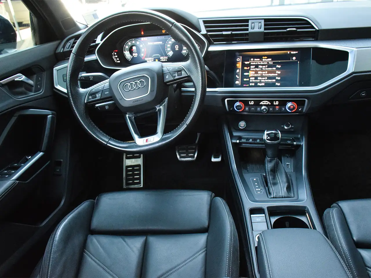 Audi Q3 photo Audi Q3