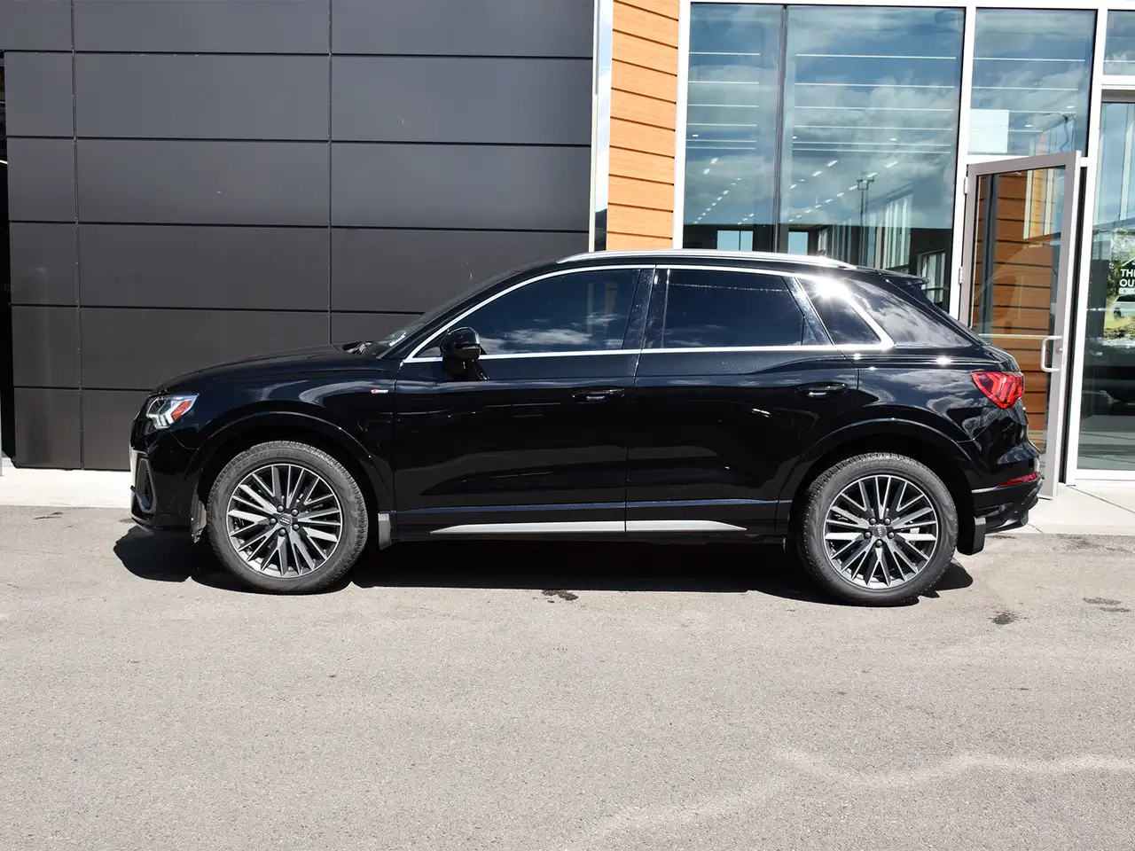 Audi Q3 photo Audi Q3