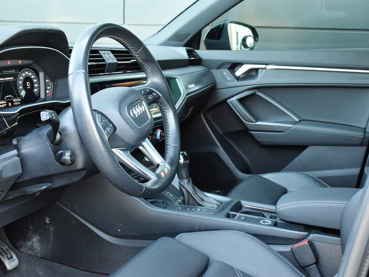Audi Q3 photo Audi Q3