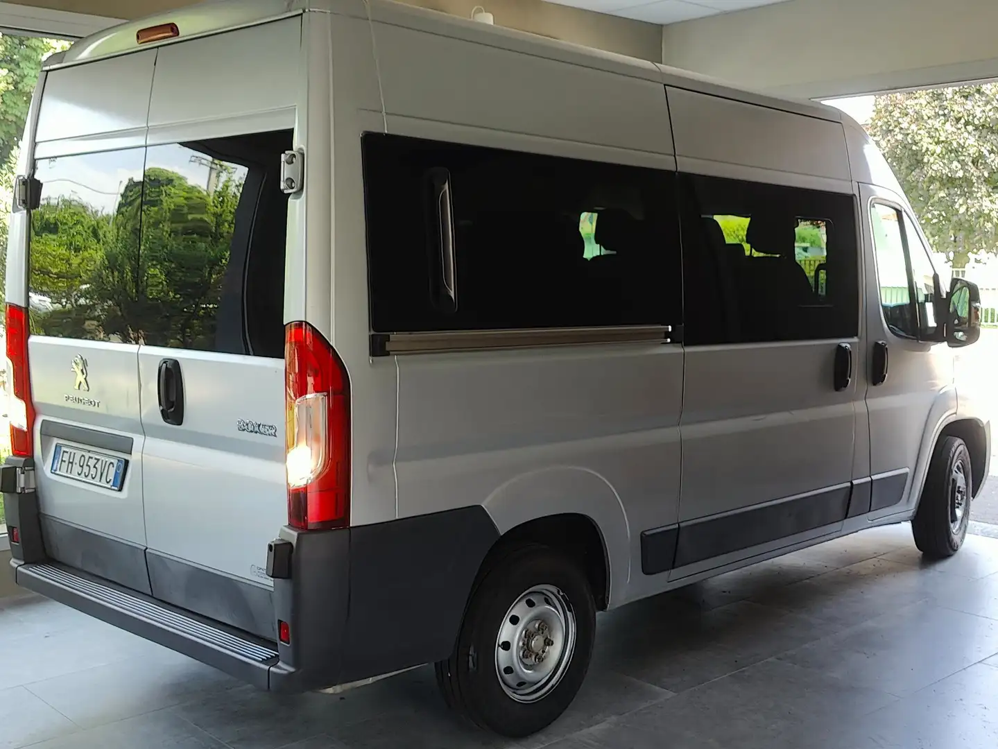 Peugeot Boxer Boxer 2.0d L2 H2 140 Cv 9 posti Grigio - 2
