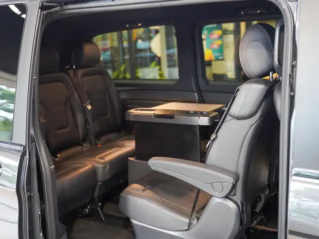 Mercedes-Benz V-Class view 13