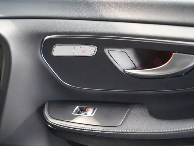 Mercedes-Benz V-Class view 12