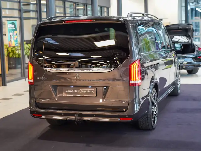 Mercedes-Benz V-Class view 4