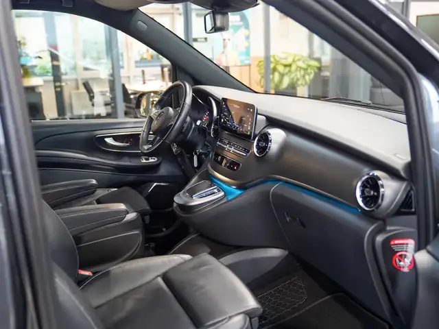 Mercedes-Benz V-Class view 10