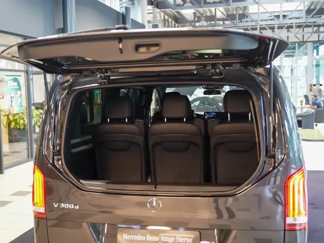 Mercedes-Benz V-Class view 6