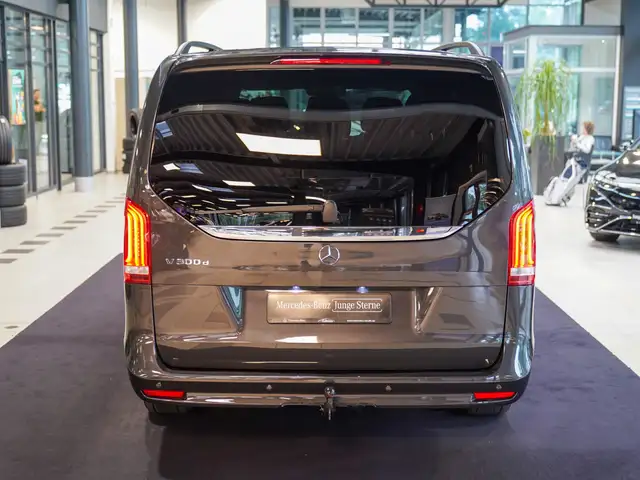 Mercedes-Benz V-Class view 5