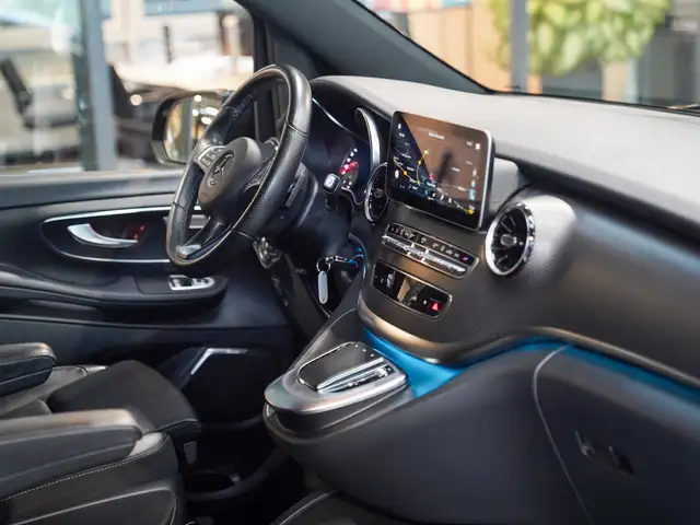 Mercedes-Benz V-Class view 11
