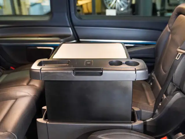 Mercedes-Benz V-Class view 15