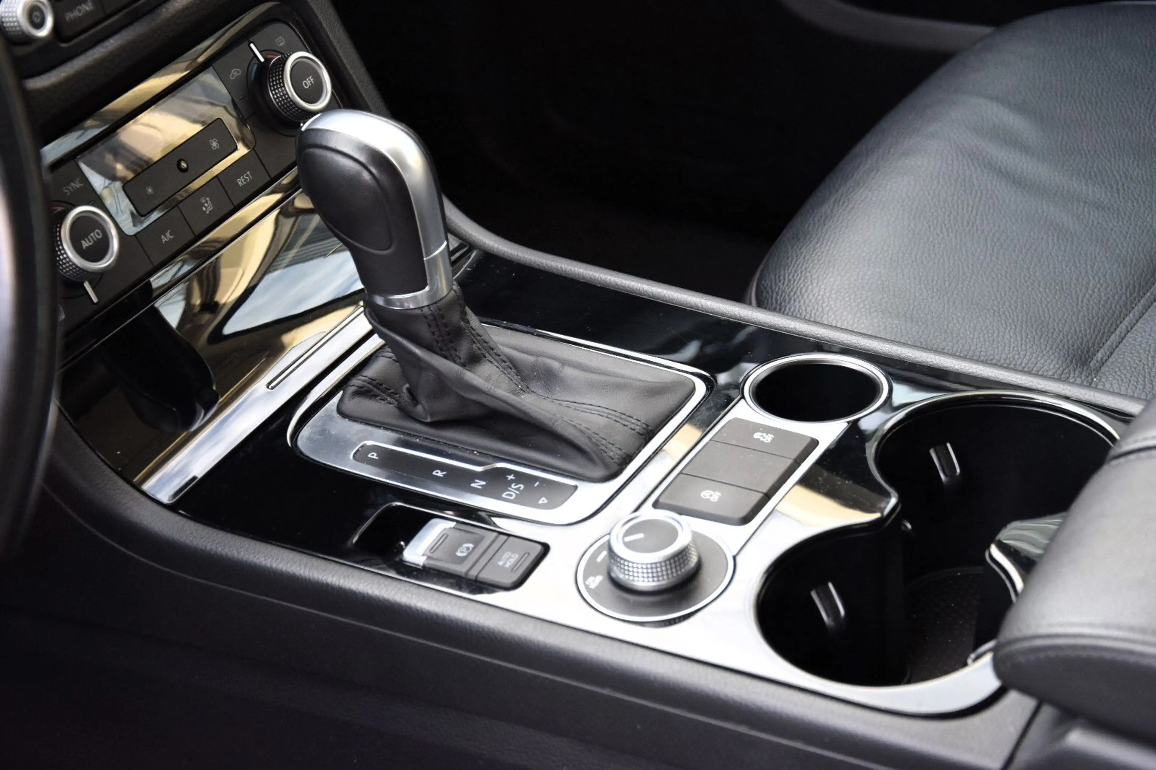 Volkswagen Touareg V6 TDI BMT 4Motion*Navi*Bi-Xeonon*AAHK* — photo 9