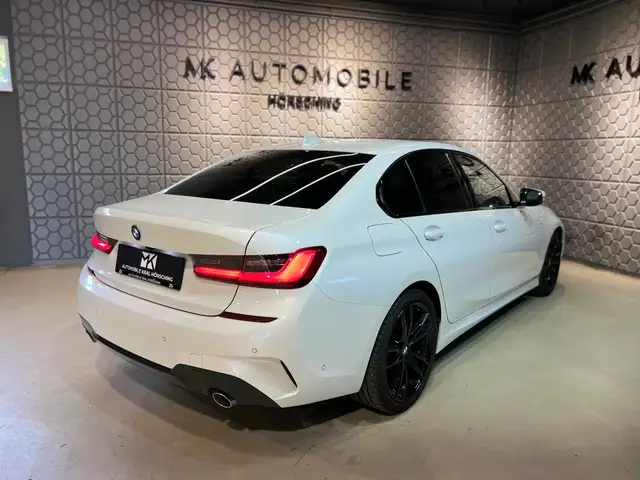 BMW 3 Series view 9