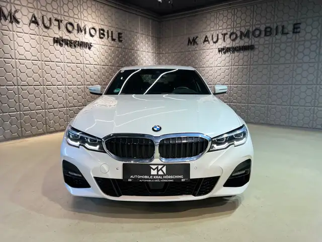 BMW 3 Series view 4