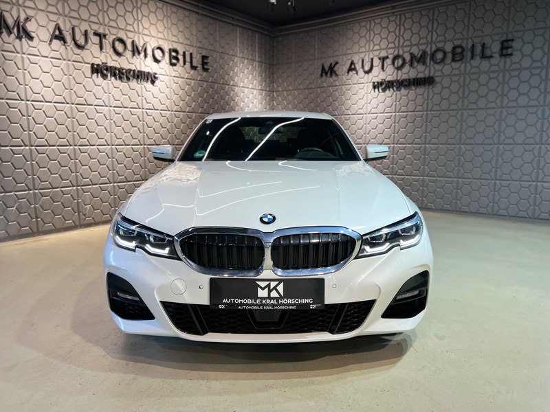 BMW 318 d M Sport*HUD*HI-FI*SITZHEIZUNG*AMBIENTE*ALCANTARA — photo 4