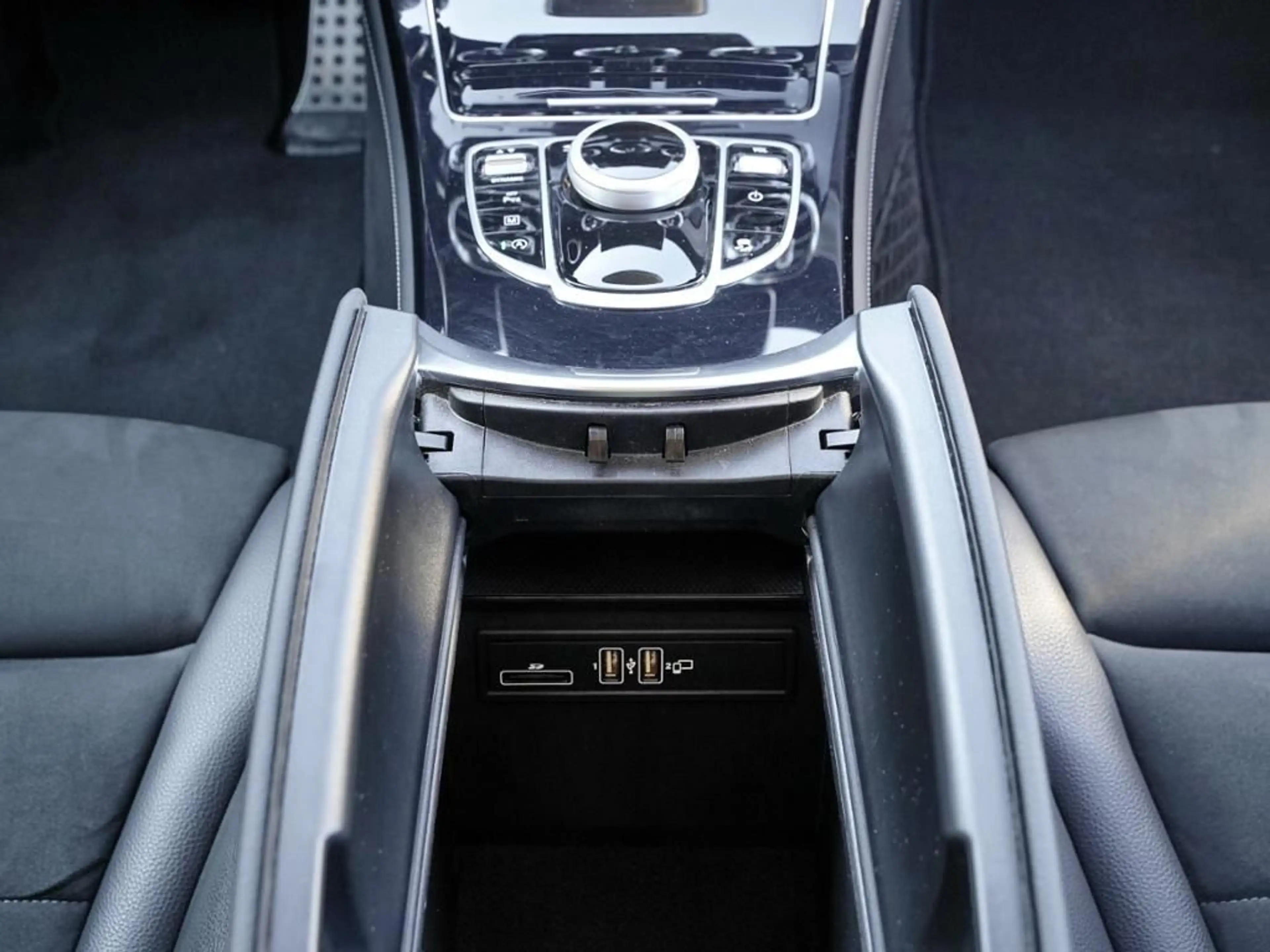 Mercedes-Benz GLC 220 d 4MATIC AMG LINE+KAMERA+TOTWINKEL+EASYP — photo 12