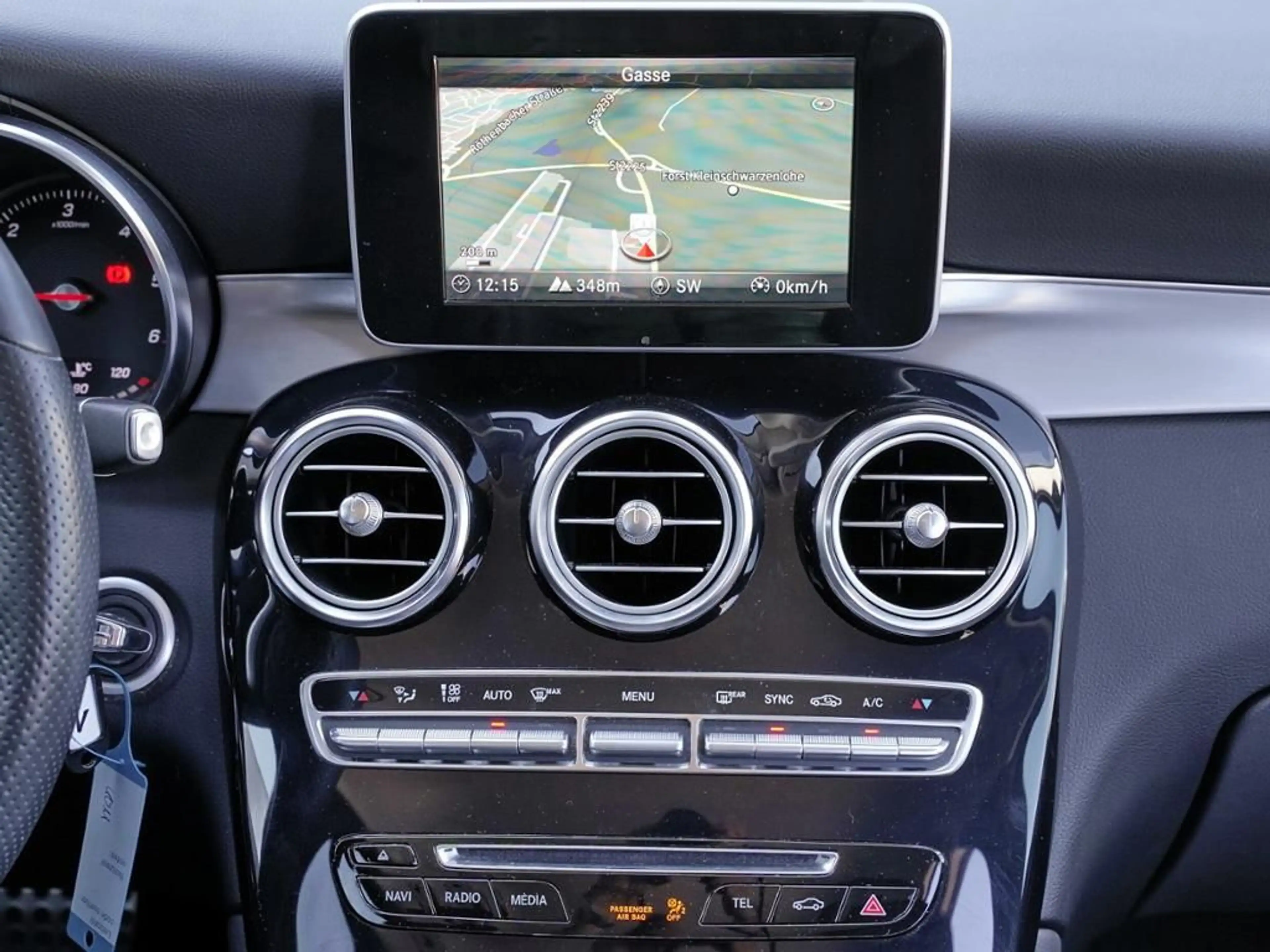 Mercedes-Benz GLC 220 d 4MATIC AMG LINE+KAMERA+TOTWINKEL+EASYP — photo 9