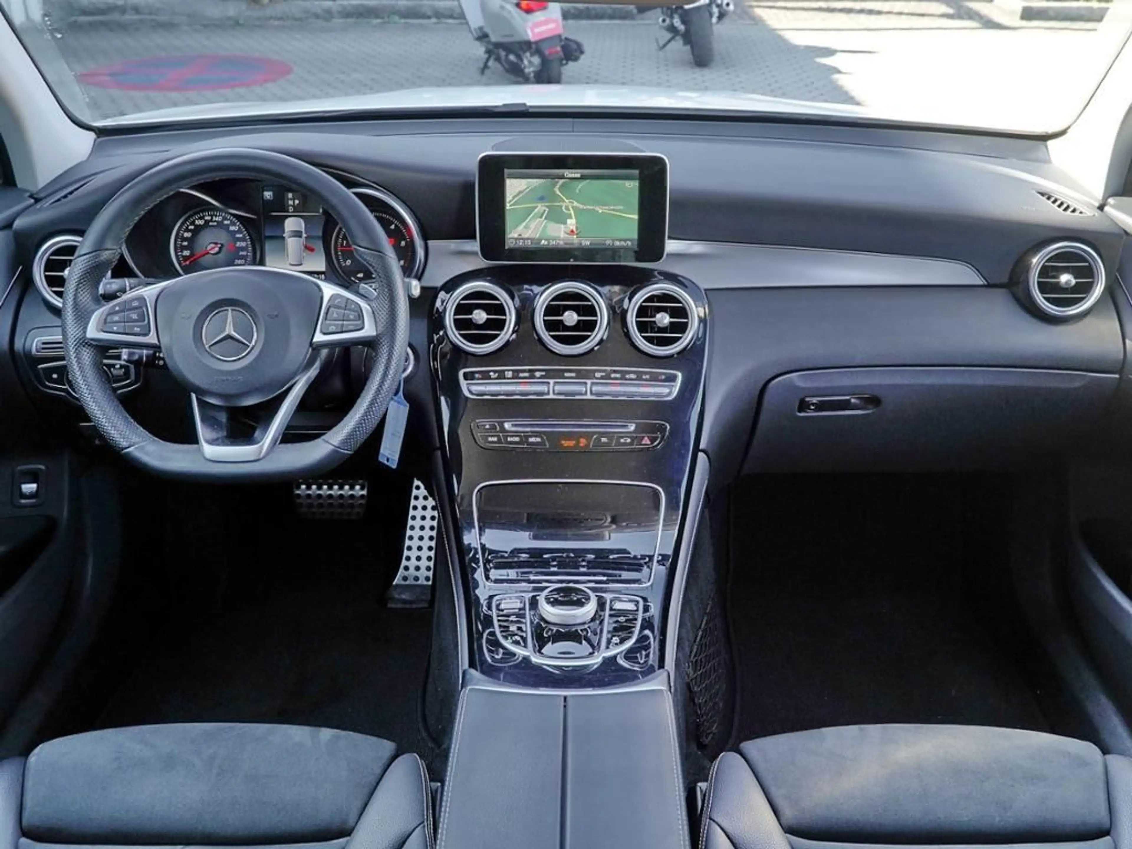 Mercedes-Benz GLC 220 d 4MATIC AMG LINE+KAMERA+TOTWINKEL+EASYP — photo 7