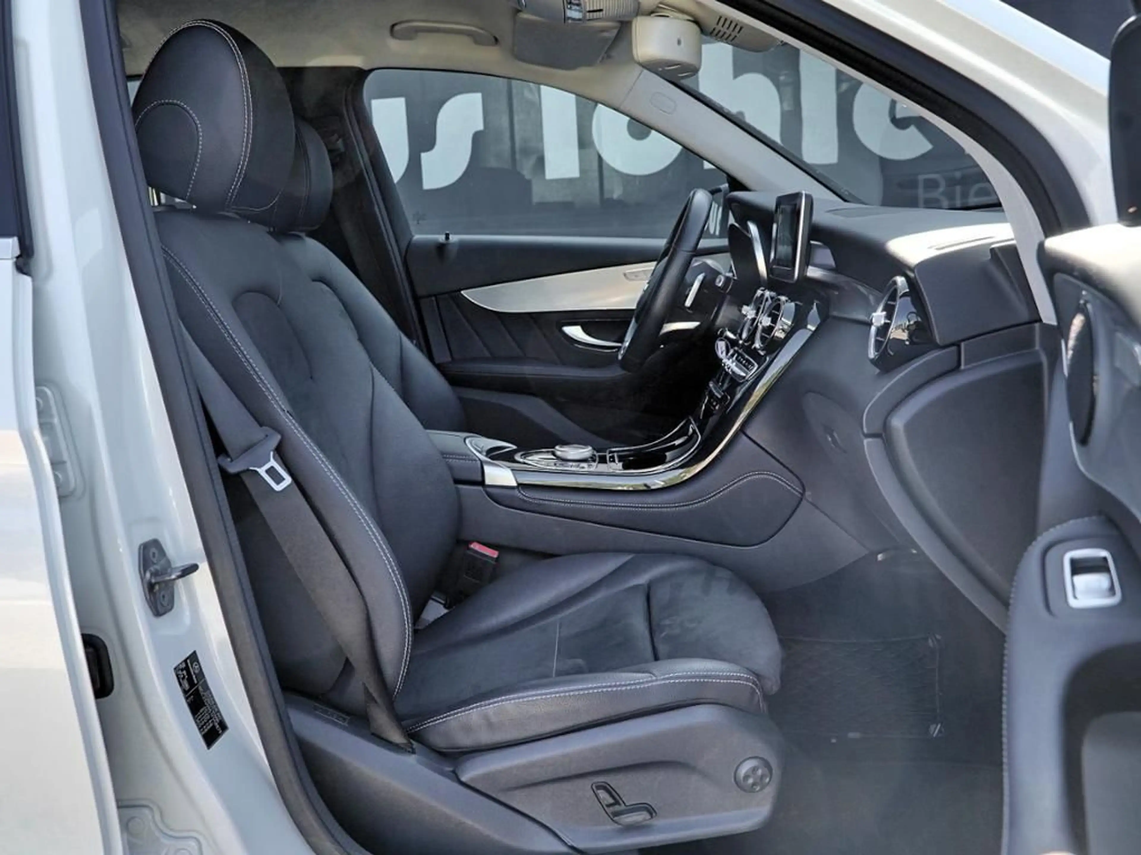 Mercedes-Benz GLC 220 d 4MATIC AMG LINE+KAMERA+TOTWINKEL+EASYP — photo 4