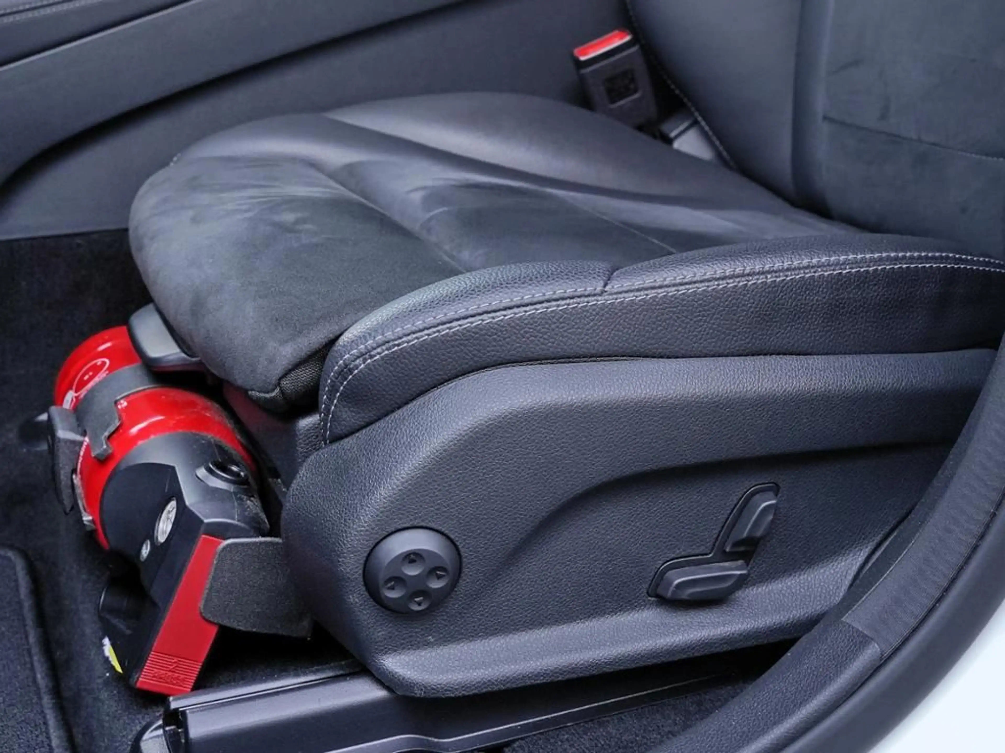 Mercedes-Benz GLC 220 d 4MATIC AMG LINE+KAMERA+TOTWINKEL+EASYP — photo 13