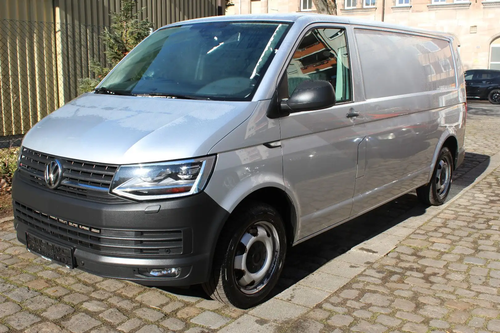 Volkswagen T6 Transporter Kasten lang 4x4 DSG Top Zustand Plateado - 1