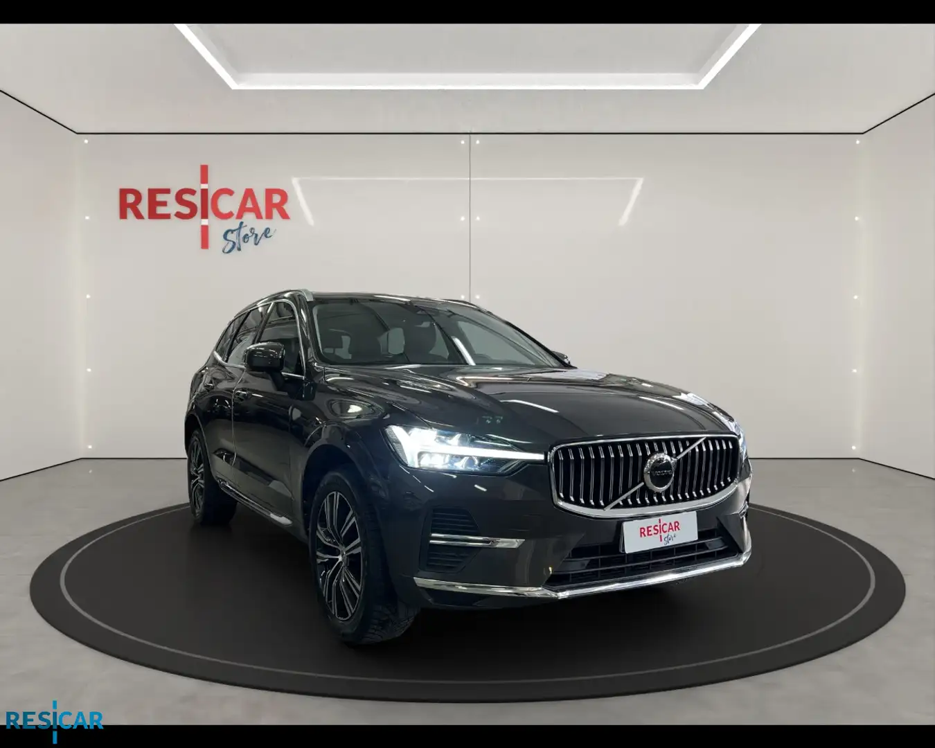 Volvo XC60 2.0 B4 Plus Bright Argento - 1