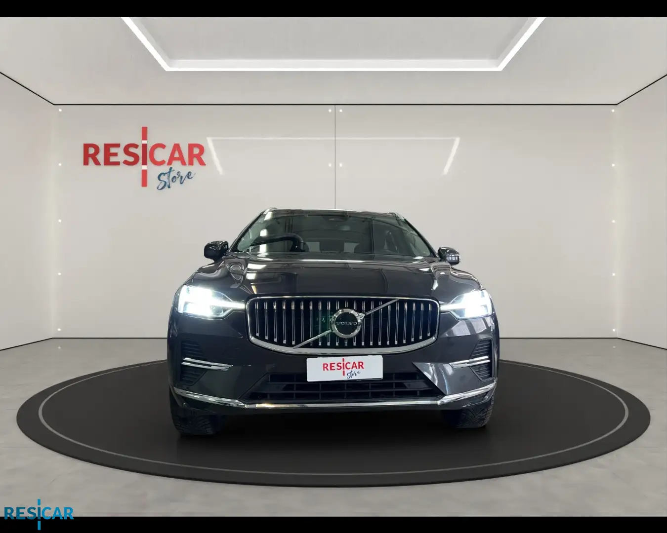Volvo XC60 2.0 B4 Plus Bright Argento - 2