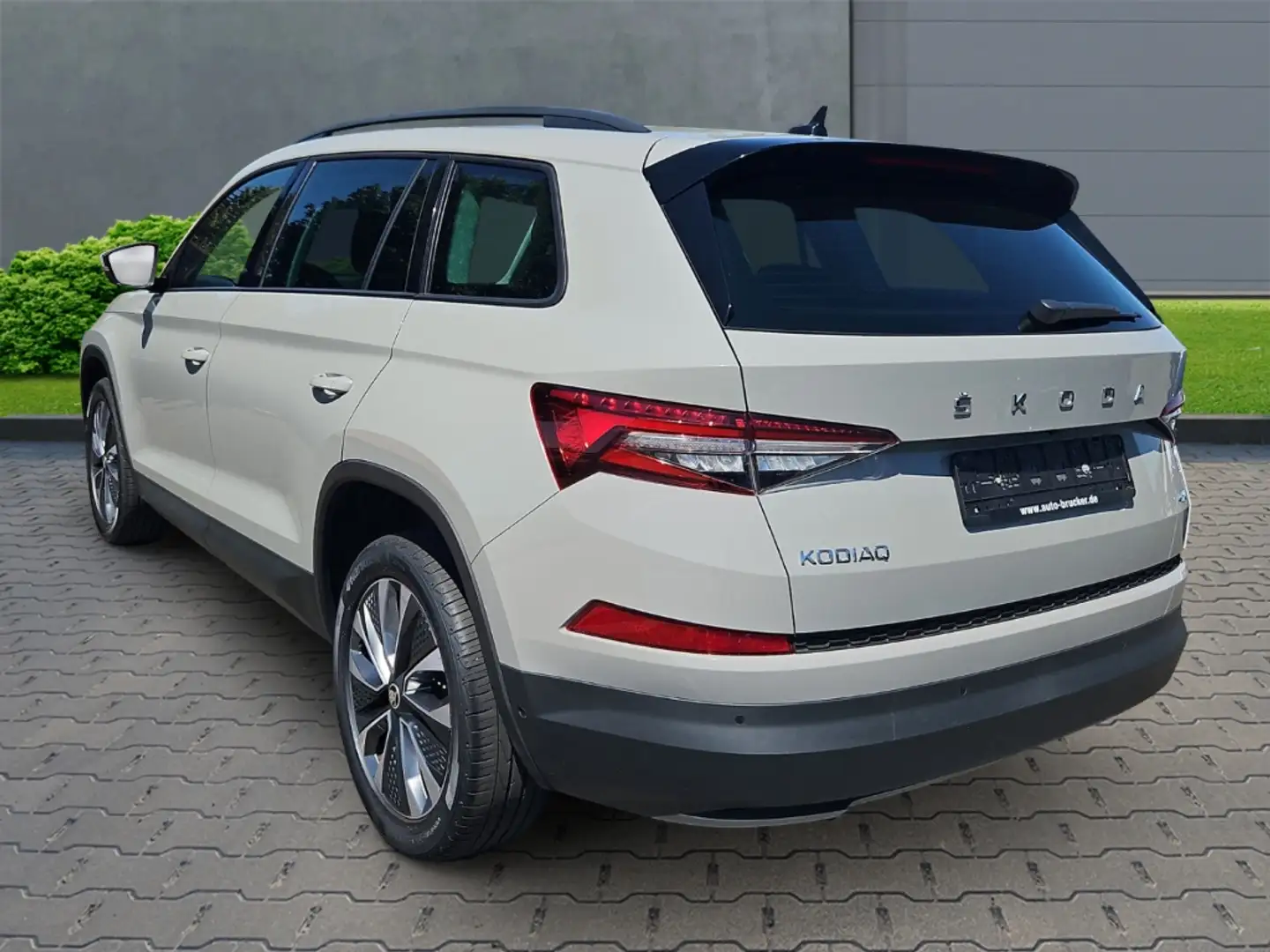 Skoda Kodiaq Tour 4x4 2.0 TDI+Anhängerkupplung+Navi+Keyless Go Grigio - 2