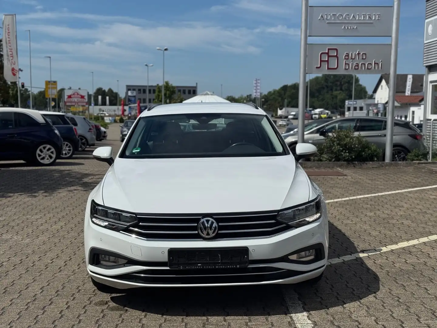 Volkswagen Passat Variant Passat Business *Automatik*Navi*LED*Massage Weiß - 1