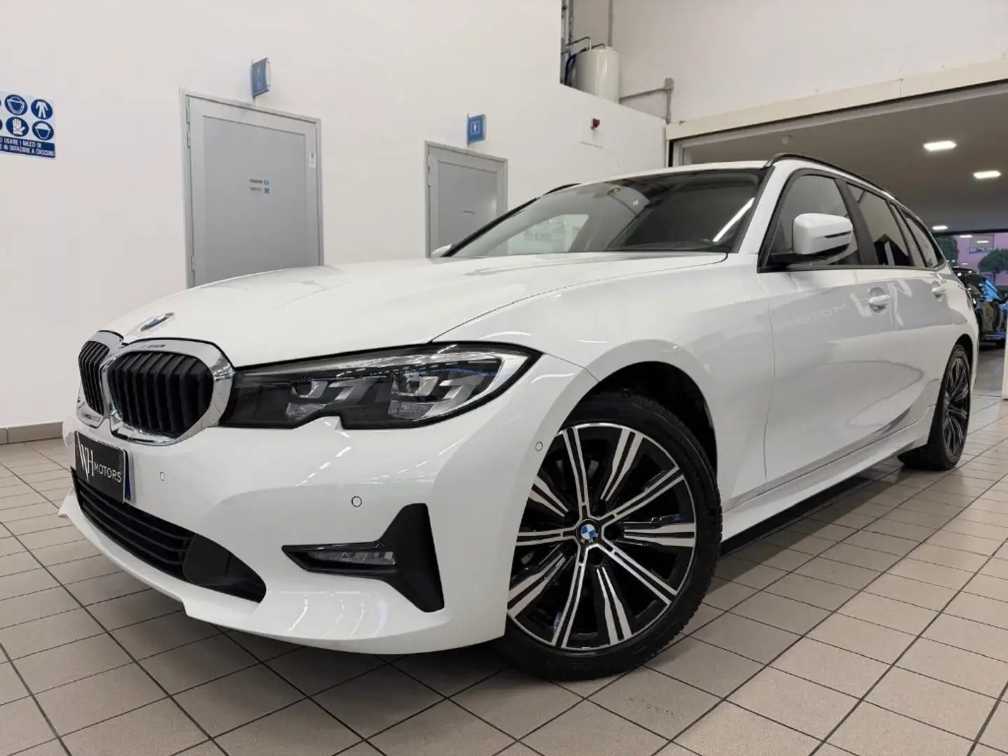 BMW 320 d 48V Touring Business //SERVICE BMW// Blanc - 1