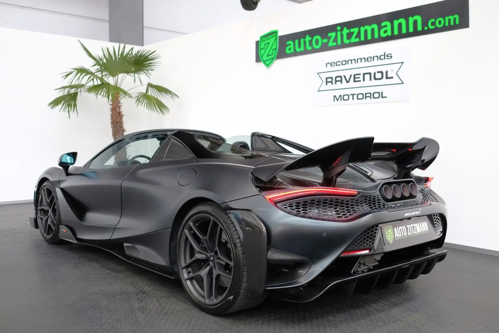McLaren 765LT Spider CARBON/LIFT/B&W/ROOF ELECT/TITANIUM Nero - 2