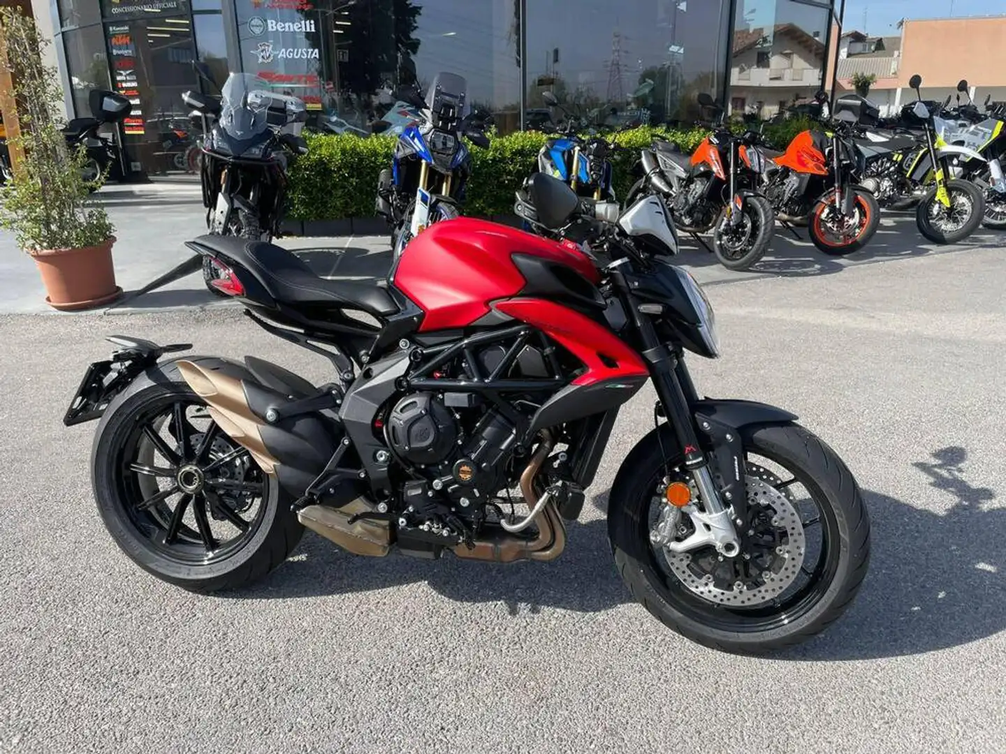 MV Agusta Dragster 800 R Rosso/Nero - 2