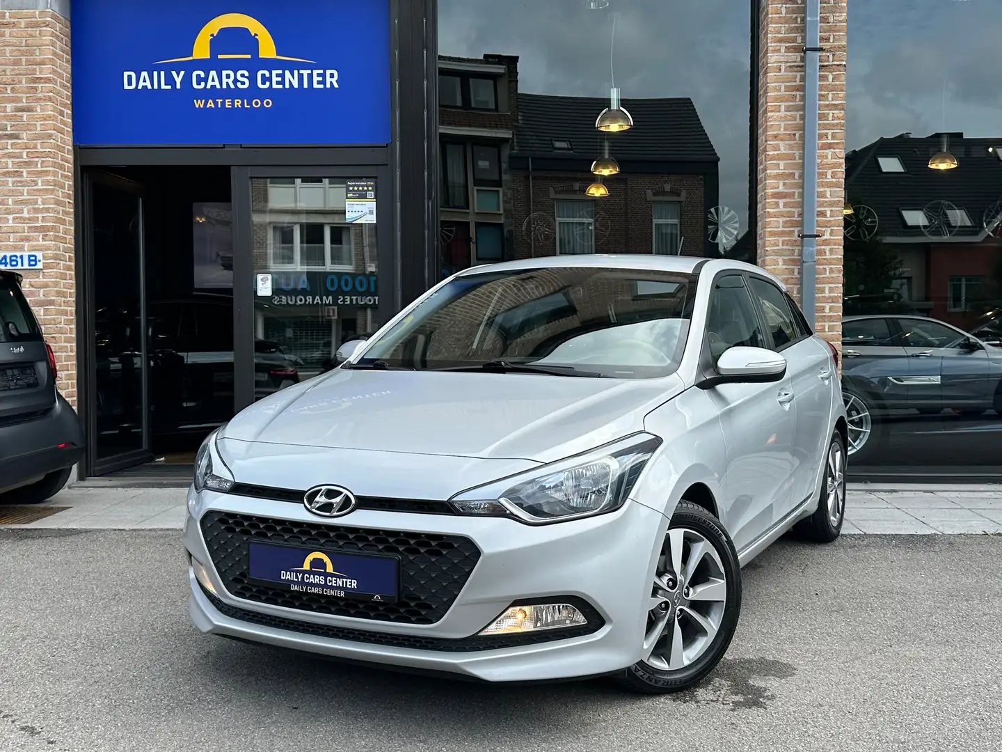 Hyundai i20 1.2i Blackline I Navi I Camera I Carnet full Silber - 1