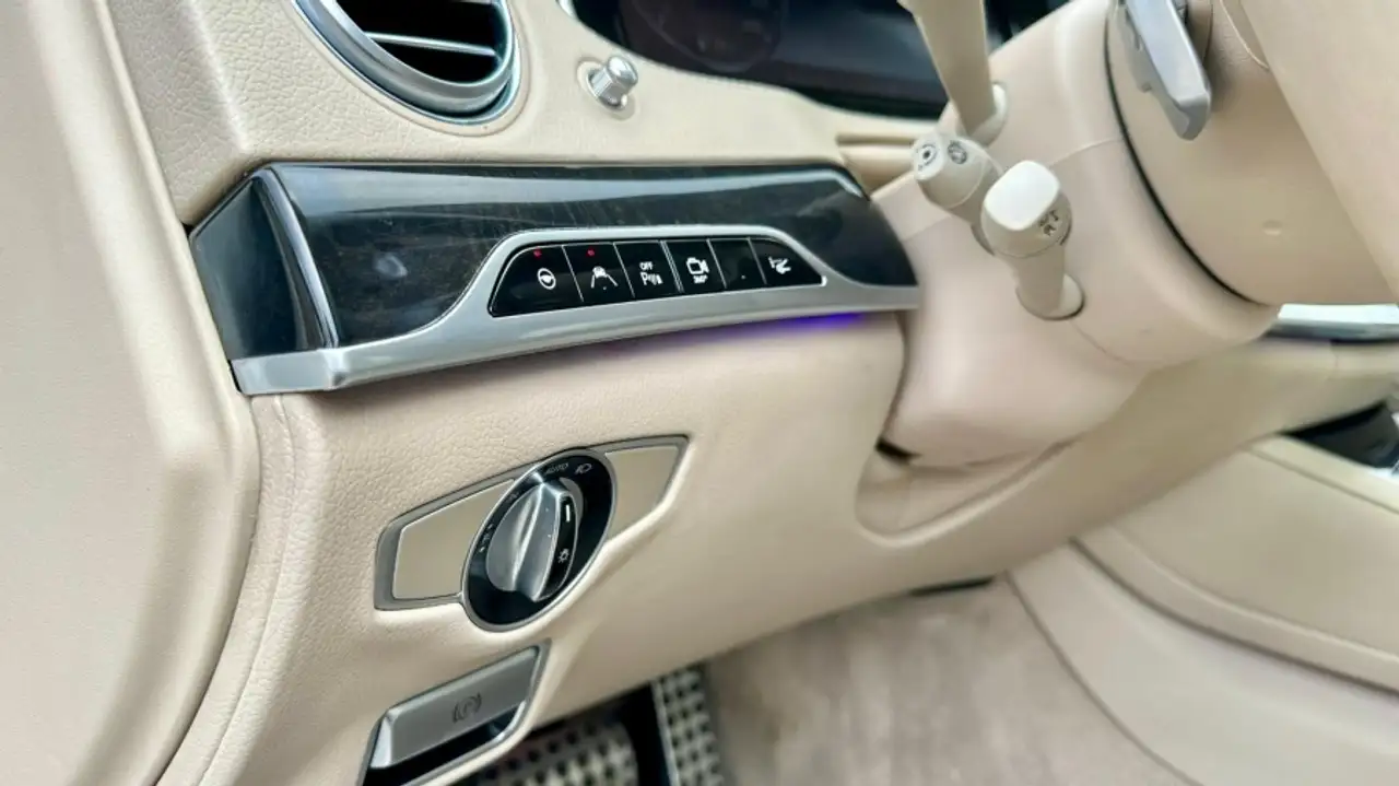 Mercedes-Benz S-Class снимка Mercedes-Benz S-Class