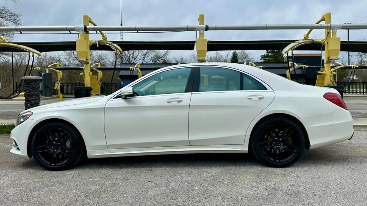 Mercedes-Benz S-Class снимка Mercedes-Benz S-Class