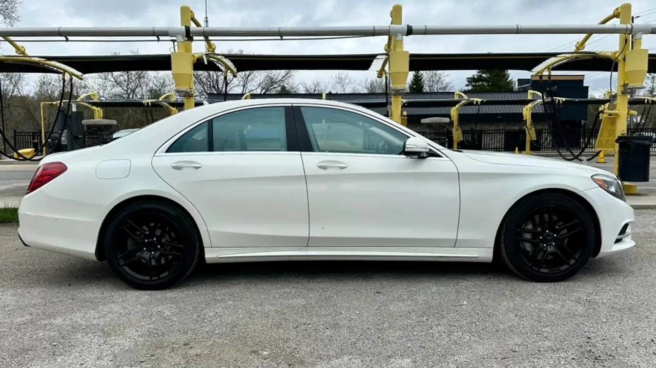 Mercedes-Benz S-Class снимка Mercedes-Benz S-Class