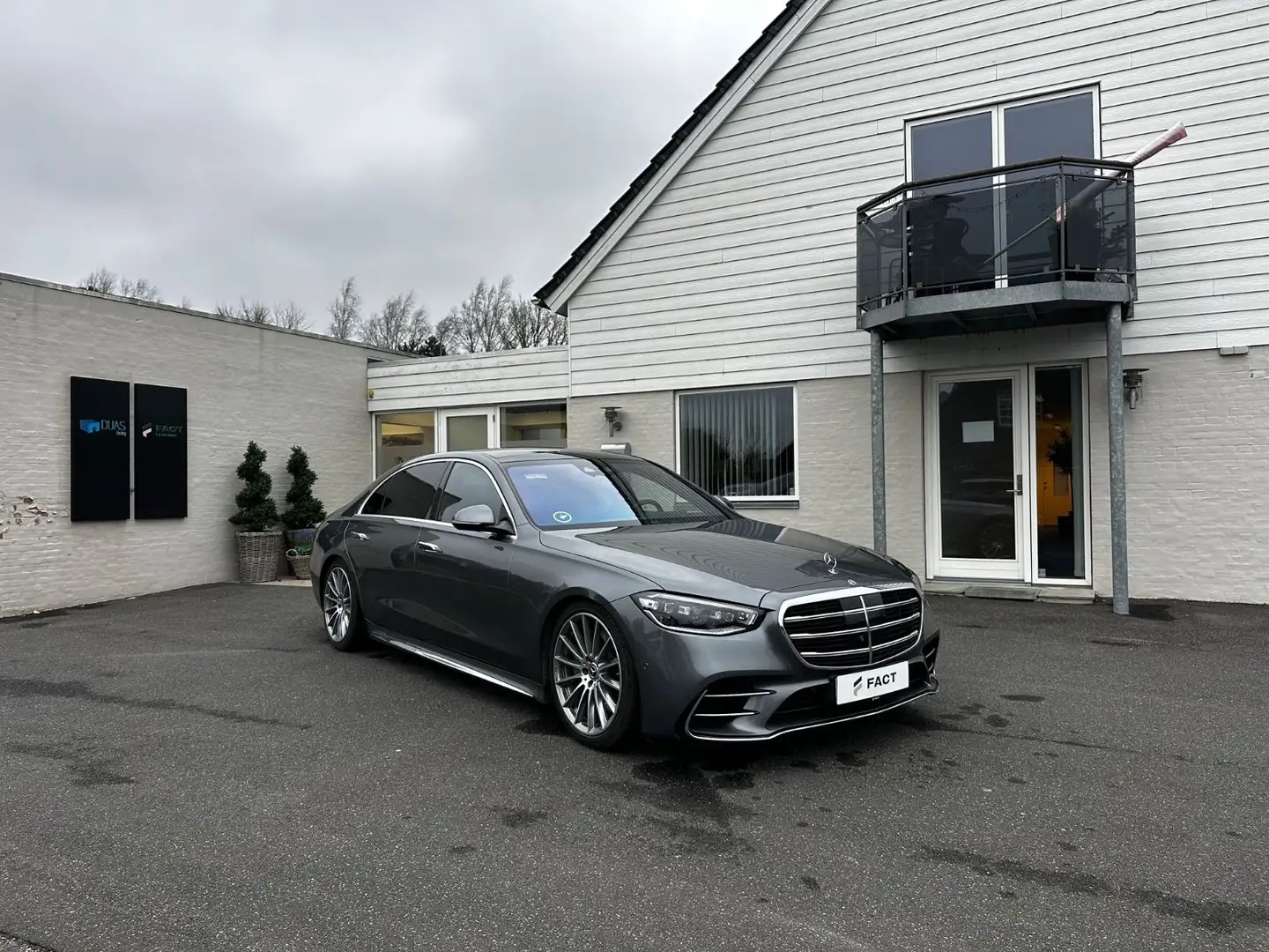 Mercedes-Benz S 580 e Limousine Grau - 1