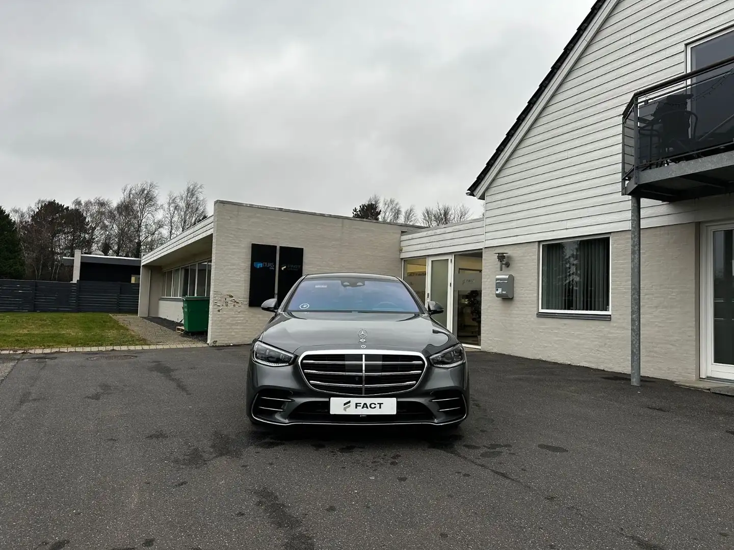 Mercedes-Benz S 580 e Limousine Grau - 2