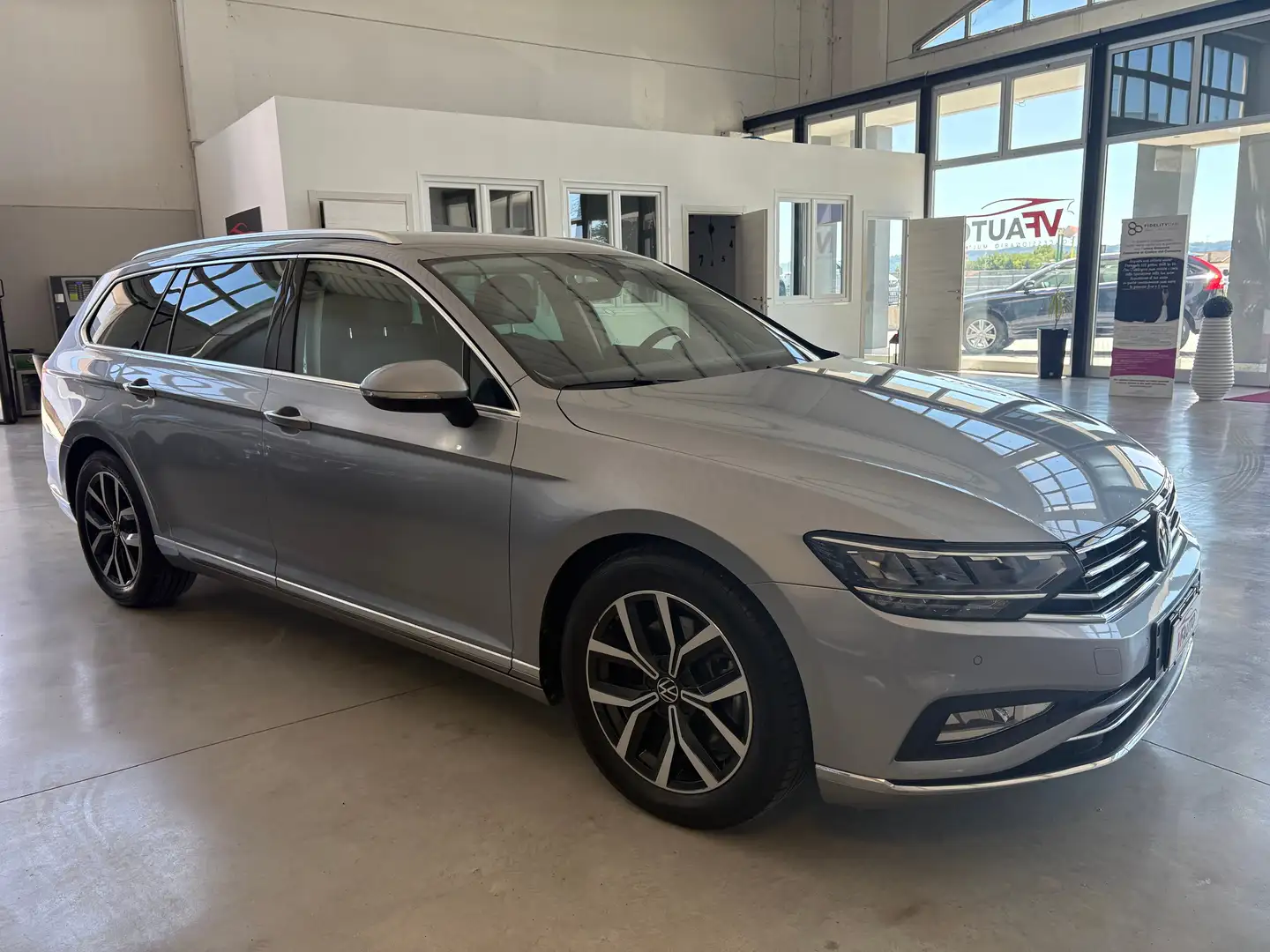 Volkswagen Passat Variant PassatVIII variant 2.0 tdi Executive 150cv dsg Grau - 2