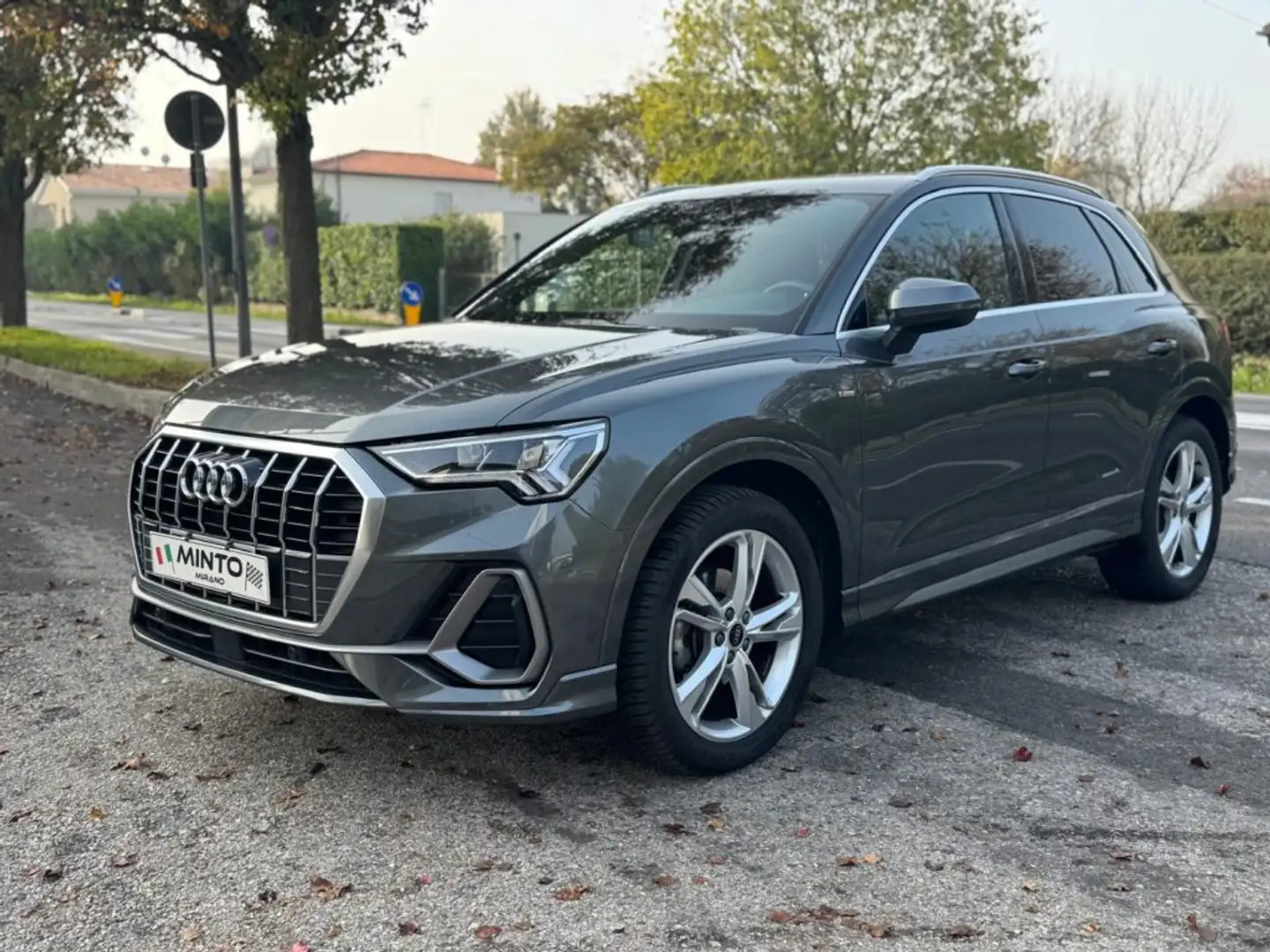 Audi Q3 35 TDI S tronic S line edition Grau - 1