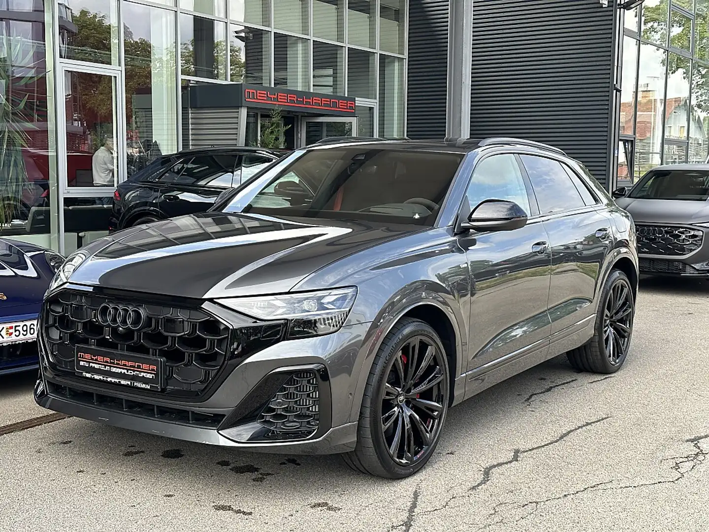 Audi Q8 e Hybrid quattro S-Line Grau - 1