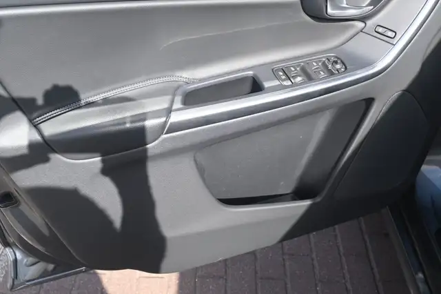 Volvo XC60 view 16