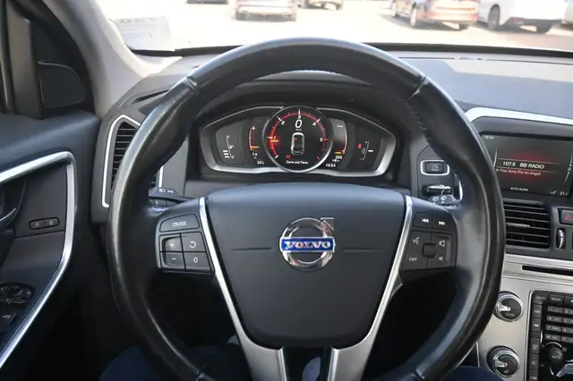 Volvo XC60 view 19