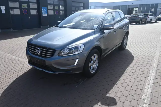 Volvo XC60 view 2