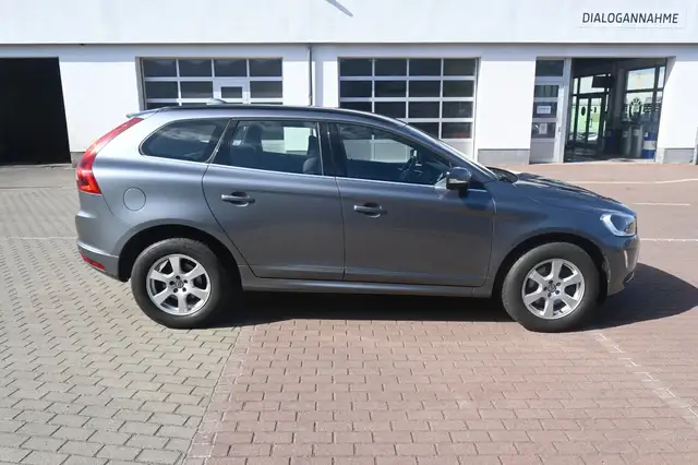 Volvo XC60 view 5