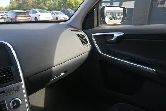 Volvo XC60 view 24