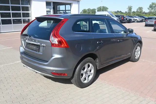 Volvo XC60 view 6
