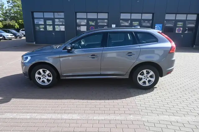 Volvo XC60 main image