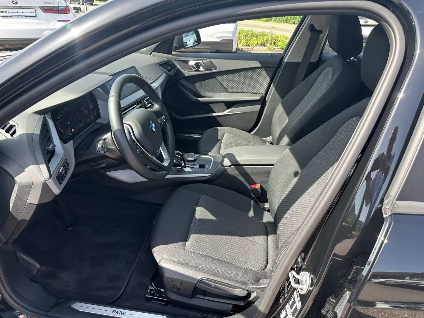 BMW 118 i Advantage DAB LED WLAN Tempomat Klimaaut. Schwarz - 2